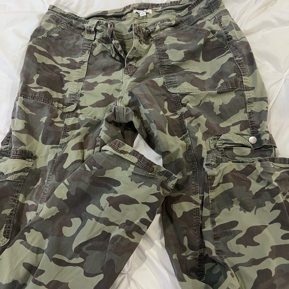 Garage Y2K Cargo Camo Jeans